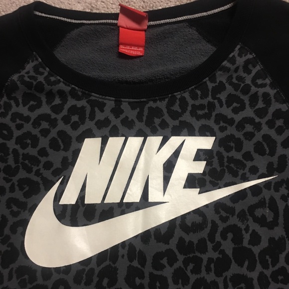 Nike leopard pullover - Picture 3 of 6